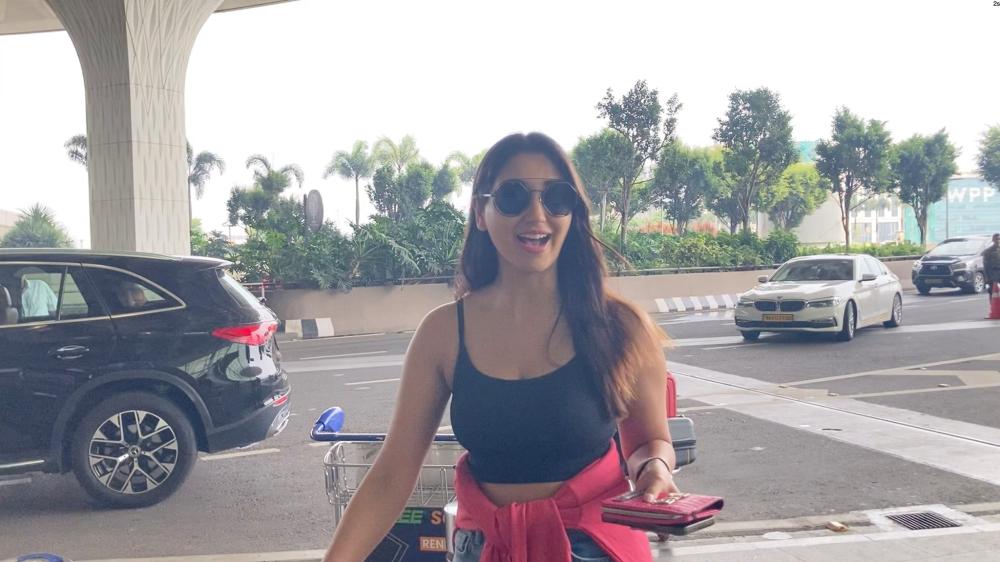 nikita-dutta-was-spotted-at-the-mumbai-airport-today-ready-to-jet-off-on-her-next-journey
